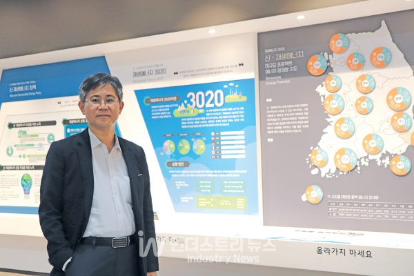 한국에너지공단 지역수용성실 한종현 실장은 “향후 재생에너지 입찰시장, 보조서비스 시장을 도입해 유연성 자원으로서의 ESS의 가치를 시장에서 보상받아 수익성이 확대될 수 있도록 노력할 필요가 있다”고 밝혔다. [사진=인더스트리뉴스]