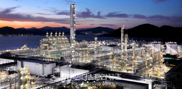 GS칼텍스가 창사 이래 최대 투자 금액인 2조7000억원을 투자한 올레핀 생산 시설(Mixed Feed Cracker)을 통해 종합 에너지 기업(Total Energy Company) 도약에 나선다. [사진=GS칼텍스]