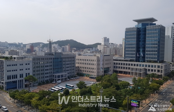 울산시는 지난 5월부터 11월까지 새 정부의 디지털 기반(플랫폼) 정부 구현 공약에 선제적으로 대응하고 디지털 혁신을 통한 행정 효율성과 울산 시민의 삶의 질 향상을 위해 노력하고 있다. [사진=울산시]