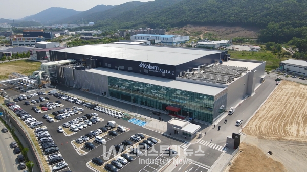 주거, 상업, 전력망 분야에 적용하기 위한 에너지 저장 장치에 최적화된 새로운 니켈 망간 코발트 파우치 셀은 한국에 있는 솔라엣지 신규 배터리 생산시설인 셀라2(Sella 2)에서 생산된다. [사진=솔라엣지]