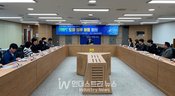 전남도는 부서별 유료 계정을 생성해 전 직원이 챗GPT를 자유롭게 활용하고, 대외 홍보 자료 작성은 물론 창의적 아이디어 발굴 등 정책 수립을 위한 기초자료 수집에 적극 활용, 업무 효율성을 높일 방침이다. [사진=전남도]