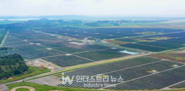 새만금 육상 태양광발전소 전경 [사진=새만금개발청]