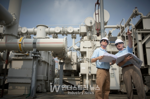 효성중공업은 사우디 현지 전력기기 제조사 알파나르(alfanar)와 체결한 업무협약을 계기로 네옴시티 프로젝트 관련 수주 물량을 늘려갈 구상이다. [사진=효성]  