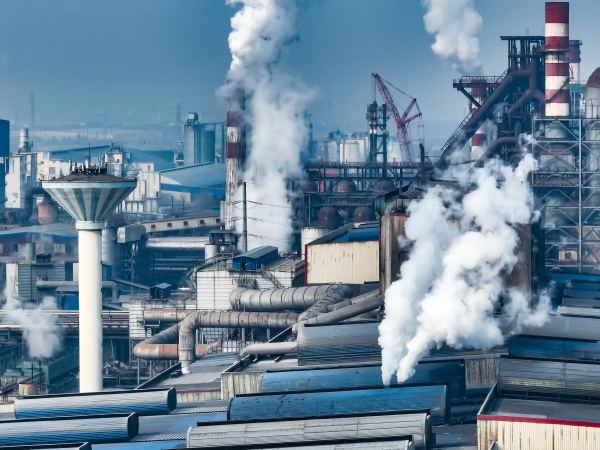 지난 4월 심의·의결한 ‘1차 탄소중립 녹색성장 기본계획’상에 명시된 2030년 목표 온실가스 배출량은 4억3,660만톤(CO₂e)이다. [사진=gettyimages]