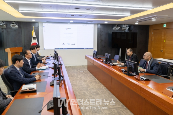 서부발전은 지난 2일 충남 태안 본사에서 UAE 신재생에너지 투자 공기업인 마스다르와 ‘아즈반 1.5GW 태양광 사업 적기 준공을 위한 전략회의’를 진행했다. [사진=한국서부발전]