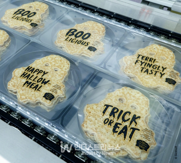 완전 자동화를 통해 할로윈용 특별 팬케이크처럼 다양한 팬케이크도 효율적으로 생산할 수 있다. [사진=Beckhoff]<br>