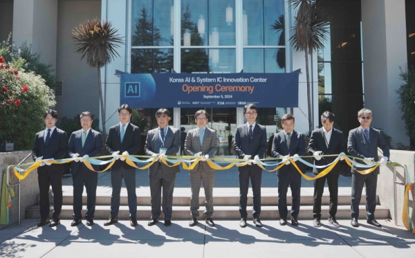 산업통상자원부는 미국 캘리포니아주 산호세에서 열린 한-미 AI반도체 혁신센터’ 개소식을 통해 우리 시스템반도체 기업과 제품을 홍보하고, 양국 간 협력 방안을 모색했다. [사진=산업통상자원부]