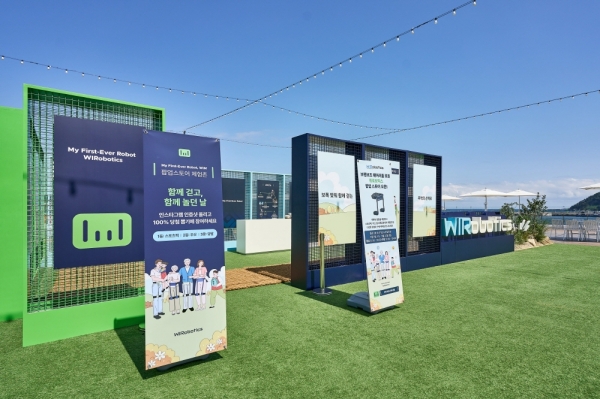 위로보틱스가 부산 복합문화공간 피아크에 웨어러블 로봇 윔 팝업스토어를 오픈했다. [사진=위로보틱스]