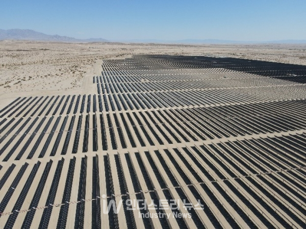 한화큐셀이 지난 5월 완공한 미국 캘리포니아주 소재 50MW 규모 태양광발전소 [사진=한화큐셀]