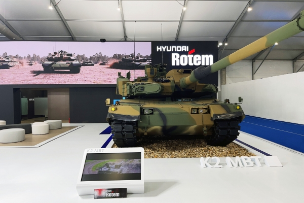 현대로템 KADEX 부스에 전시된 성능개량형 K2전차