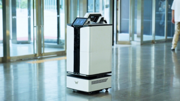 실내 물류 배송 로봇 전문 기업 와트가 일본 타워맨션과 오피스 내 물류 배송에 최적화된 로봇 제임스 밀리와트를 출시했다. [사진=와트]