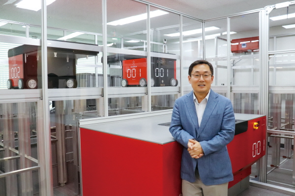 오토스토어 김경수 대표는 “오토스토어만의 차별점은 창고와 물류 운영의 효율 증대, 물류 센터 운영비 절감, 공간 최적화에 있다”고 강조했다. [사진=인더스트리뉴스]