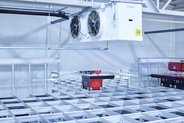 오토스토어는 자체 개발한 큐브형 자동 저장 시스템을 통해 기업이 공간, 인력, 비용 측면에서 물류창고를 효율적으로 운영하고 관리하는데 기여하고 있다. [사진=오토스토어]