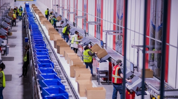 푸마의 애리조나주 신규 물류 센터에 오토스토어 큐브형 보관·출고 시스템이 도입되면서 빠른 주문 처리와 에너지 절감 등을 통한 물류 혁신을 도모하고 있다. [사진=오토스토어]