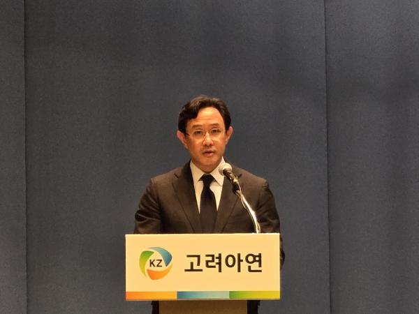 최윤범 고려아연 회장이13일 서울 중구 대한상공회의소에서 열린 기자회견에서 발언하고 있다/ 사진 = 홍윤기 기자