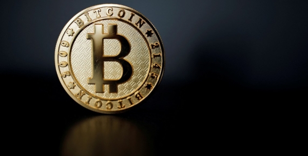 가상화폐 대장주인 비트코인이 사상 첫 10만 달러 진입을 눈앞에 두고 큰 폭으로 하락했다. / 사진=연합뉴스