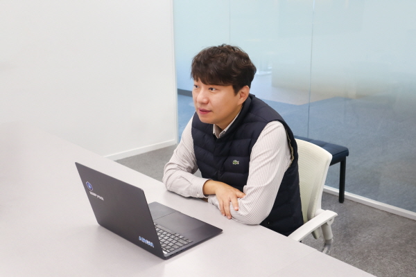 딥파인 김현배 대표는 “설립 초기 스캔 데이터 수집을 위해 직원들과 함께 한 시간과 더불어 초기 고객사 유치에 성공했던 순간이 가장 기억에 남는다”며, “제조업의 디지털 전환을 주도하면서 다가올 새로운 변화에 앞서가는 기업으로 성장하고자 한다”고 말했다. [사진=딥파인]