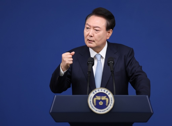 11월 29일 서울 용산 대통령실에서 열린 국정브리핑 및 기자회견에서 윤석열 대통령이 기자들의 질문에 답변하고 있다./사진=연합뉴스