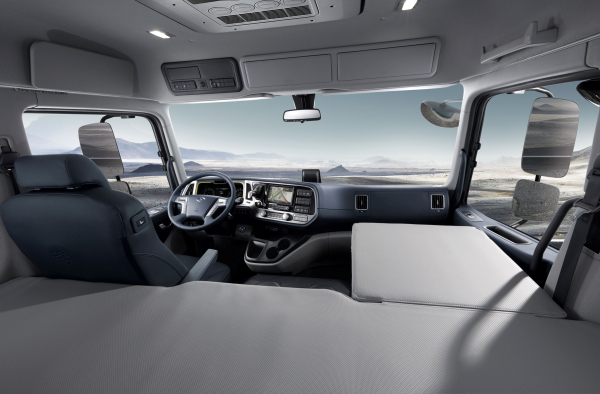 2025 더 뉴 파비스 8.5톤 카고 하이루프 캡 내장./사진=현대자동차