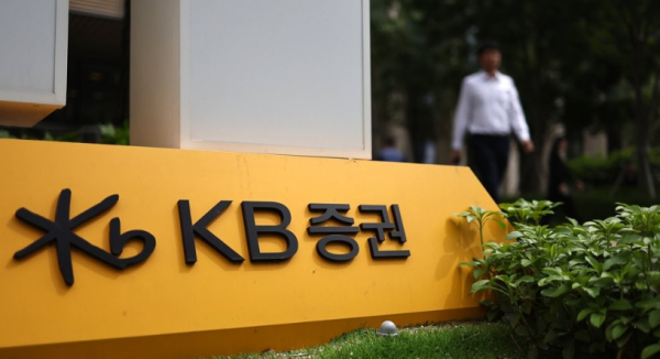 KB증권은 삼성생명의 지난해 4분기 실적이 기대치를 크게 밑돌았다고 평가하며 목표주가를 낮췄다 / 사진=연합뉴스