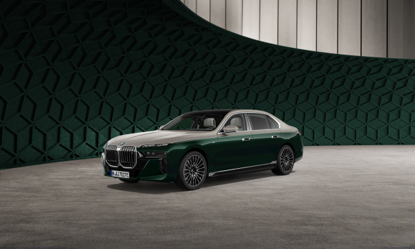 BMW i7 xDrive60 M 스포츠 인디비주얼 투톤 페리도트 그린 에디션./사진=BMW