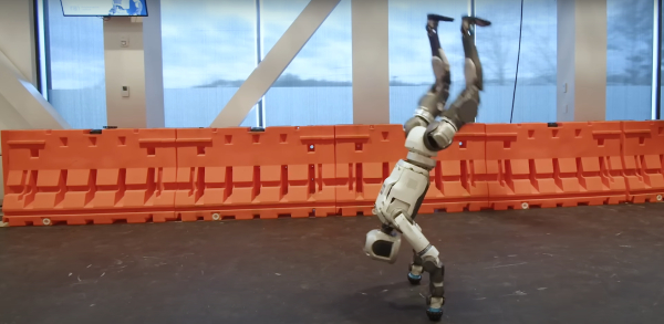 보스턴다이나믹스 '아틀라스'가 브레이크댄스를 추고 있다./이미지=현대차그룹 유튜브