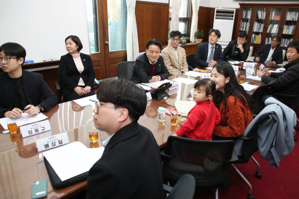 2025년 3월 19일 김 지사가 충북영상자서전 활성화를 위한 청년 영상제작자 정책협의회에 참석했다. /사진=충북도청 제공