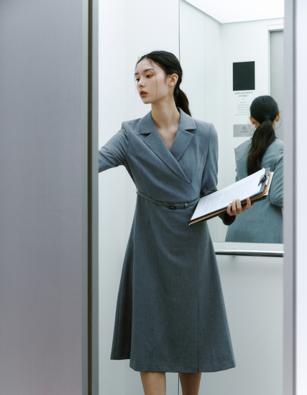 이랜드 로엠 자켓형 롱 원피스./사진=이랜드