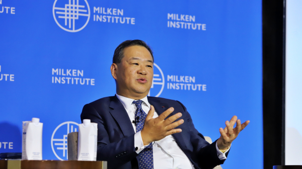 김상현 롯데 유통군 총괄대표 부회장이 지난 27일 서울 종로구 포시즌스 호텔 서울에서 개최된 '밀컨 연구소 코리아 디너'에서 연사로 나서 발언하고 있다./사진=롯데쇼핑