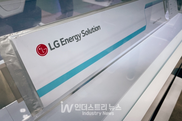 글로벌 배터리 산업의 기술 혁신과 발전을 주도해온 LG에너지솔루션이 업계에 만연해 있는 ‘특허 무임승차’에 강력 대응한다.&nbsp;[사진=인더스트리뉴스]<br>