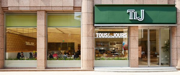 CJ푸드빌 뚜레쥬르가 서울 강남구 압구정에 신규 콘셉트를 적용해 문을 연 매장 전경./사진=CJ푸드빌