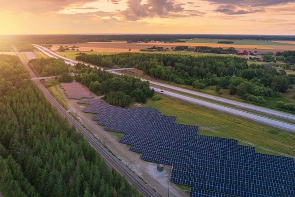 @ 태양광 패널들이 설치된 한 지역 모습. /사진=Gettyimage