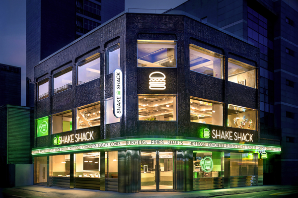 SPC쉐이크쉑은 쉐이크 바를 특화한 ‘성수점’을 내달 1일 개점한다. 성수점 전경./사진=SPC쉐이크쉑