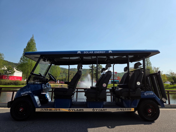 친환경 패널이 탑재된 와이랩스의 골프 카트./사진=와이랩스