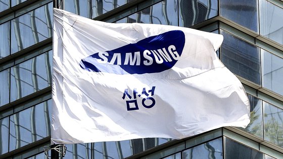 서울 삼성전자 서초사옥 앞 삼성깃발/ 사진 = 연합뉴스