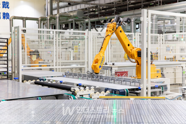 TCL의 잉곳 및 웨이퍼 제조공장은 매우 높은 수준의 자동화를 이뤄내며, 세계 최고 수준의 고부가가치 태양광 제품을 생산하고 있다. [사진=TCL솔라]<br>