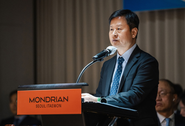 박기덕 고려아연 사장이 3월 서울 용산구 몬드리안 호텔에서 열린 정기 주주총회에서 발언하고 있다./사진=고려아연