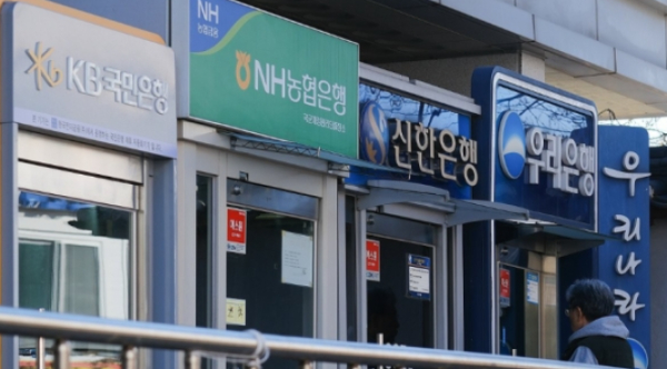 KB국민은행, 신한은행, SC제일은행 등 주요 시중은행에서 약 57억원 규모의 '명의 도용' 대출 사고가 발생했다. / 사진=연합뉴스