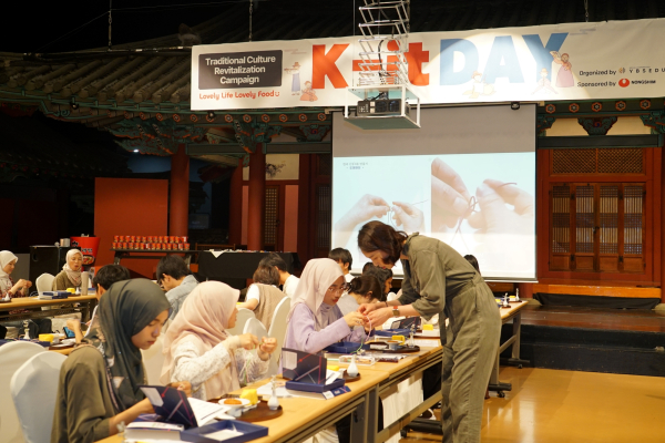 농심 케잇데이 말레이시아 국비유학생 매듭장 체험 현장./사진=농심