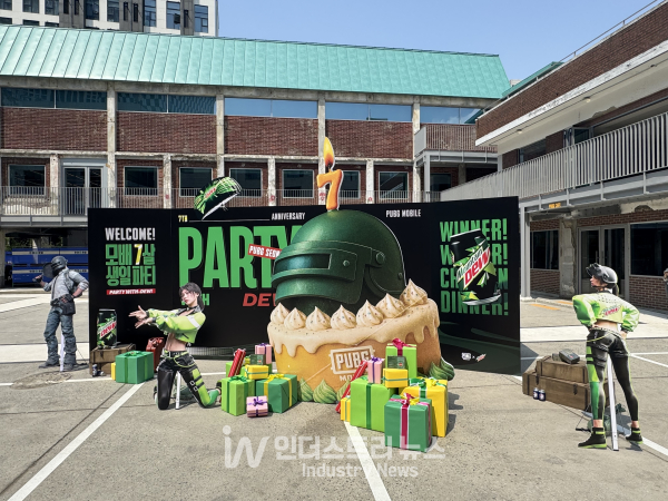 ​​​​​​​크래프톤의 '모바일 배틀그라운드' 7주년 기념 팝업스토어 내 홍보 전시물./사진=김기찬 기자