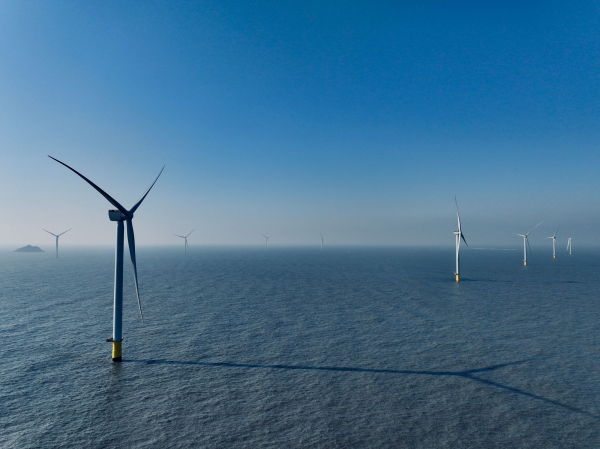 전라남도 신안군 자은도 북서쪽 공유수면해상에 위치한 전남해상풍력 1단지에 10MW급 풍력발전기 10기가 설치돼 있다./사진=SK이노베이션 E&S