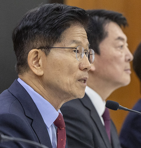 ​​국민의힘 김문수 후보가 5월22일 서울 여의도 한국거래소에서 열린 중앙선거대책위원회 현장 회의에 참석해 주식시장 활성화를 위한 대책을 말하고 있다 / 사진= 연합뉴스​​