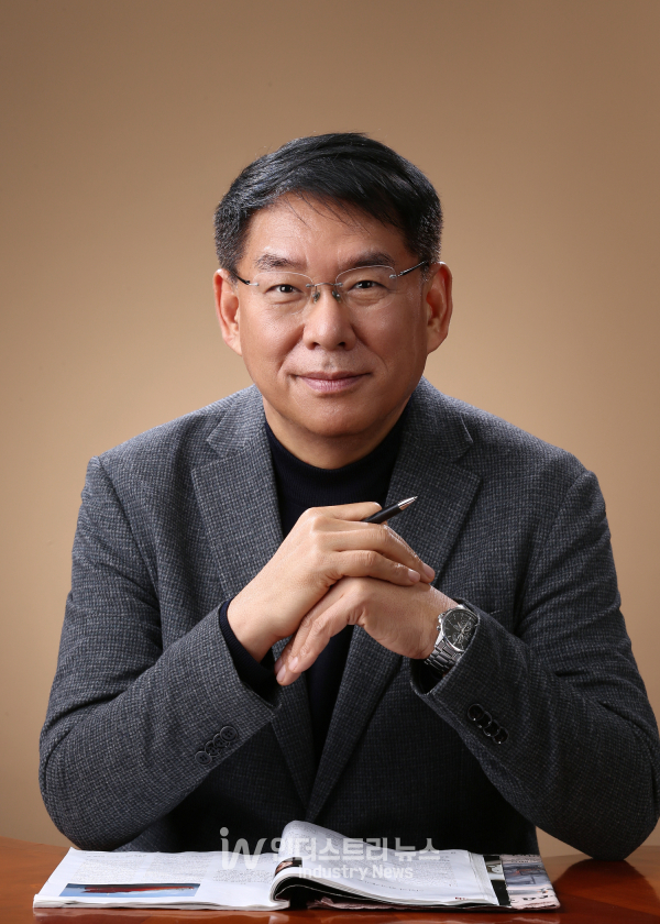 스누아이랩 유명호 대표는 “스누아이랩은 AI머신 비전이 적용될 수 있는 모든 산업 분야에 기존 기술과의 융복합 및 접목으로 차세대 글로벌 N0.1 AI머신 비전 솔루션 완성을 목표로 하고 있다”며, “현재는 기존 검사 기술이 해결하지 못한 제조 현장의 문제를 풀어내는 데 집중하고 있으며, 이를 통해 세계적인 기업으로 성장하겠다”고 포부를 밝혔다. [사진=스누아이랩]<br>