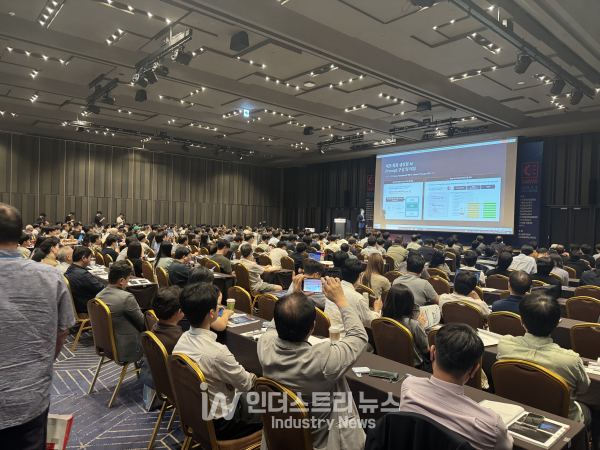 서울 삼성동 코엑스에서 개최된 '2025 자율제조 월드쇼'에서 강연이 진행되고 있는 콘퍼런스장 현장./사진=김기찬 기자