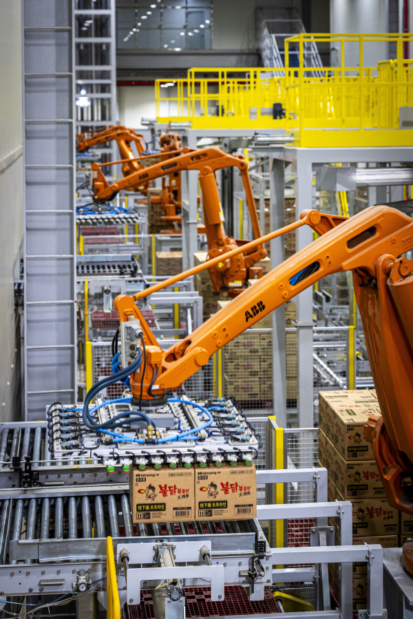 삼양식품 밀양 2공장 팔레타이징 공정 모습./사진=삼양식품