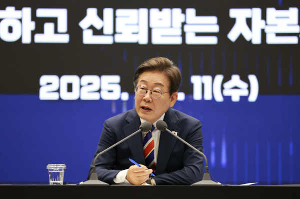 이재명 대통령이 지난 11일 서울 영등포구 한국거래소에서 열린 주식시장 불공정거래 근절을 위한 현장 간담회에서 참석자 질문에 답하고 있다. /사진=대통령실통신사진기자단