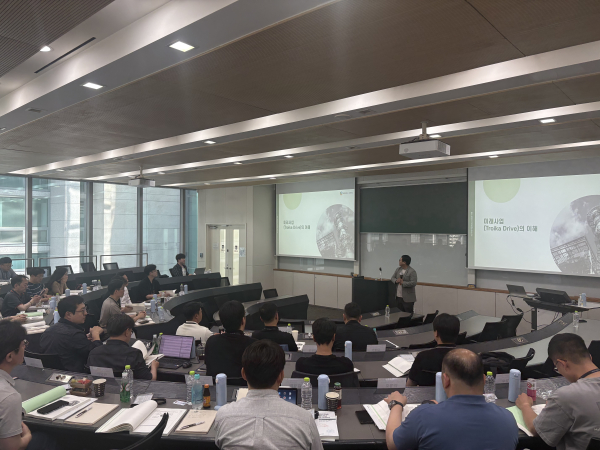 지난달 26일 고려대학교에서 열린 ‘고려아연 및 계열사 리더십 아카데미’ 수업 모습./사진=고려아연