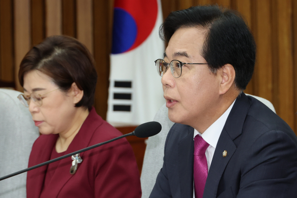 국민의힘 송언석 비대위원장 겸 원내대표가 8일 서울 여의도 국회에서 열린 원내대책회의에서 발언하고 있다. /사진=연합뉴스