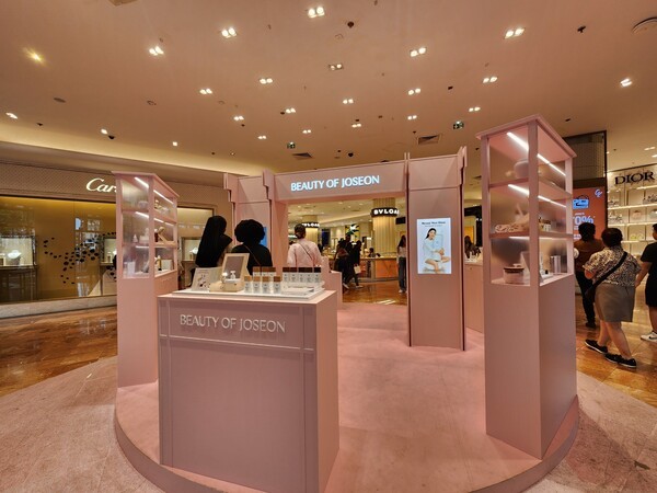 지난달 갤러리 라파예트 백화점에 문 연 조선미녀 팝업 스토어. / 사진 = 연합뉴스