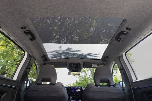 세닉 E-Tech 100% 일렉트릭에 적용된 솔라베이 파노라믹 선루프./사진=르노코리아